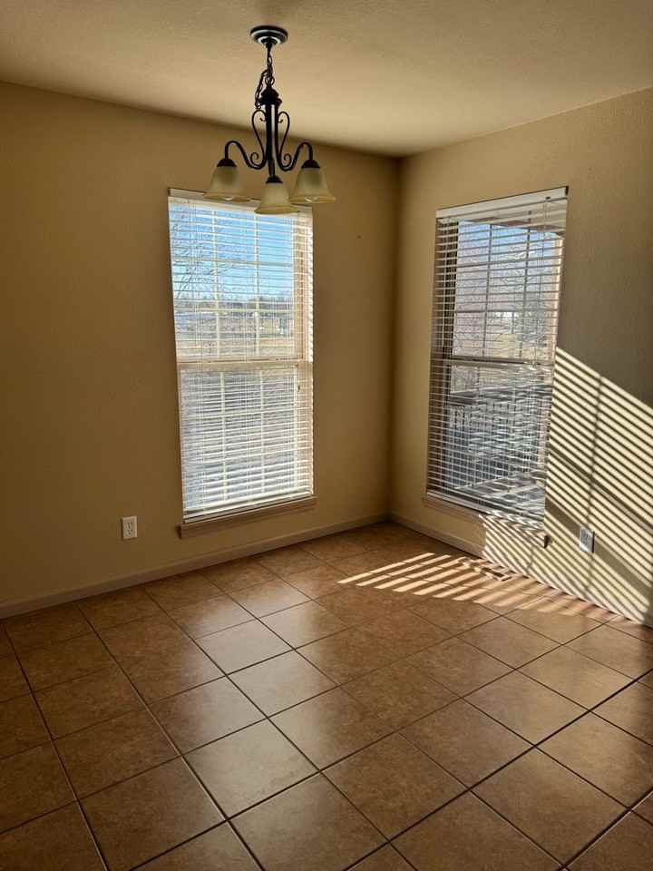 403 Camel Ct - Photo 6 of 28