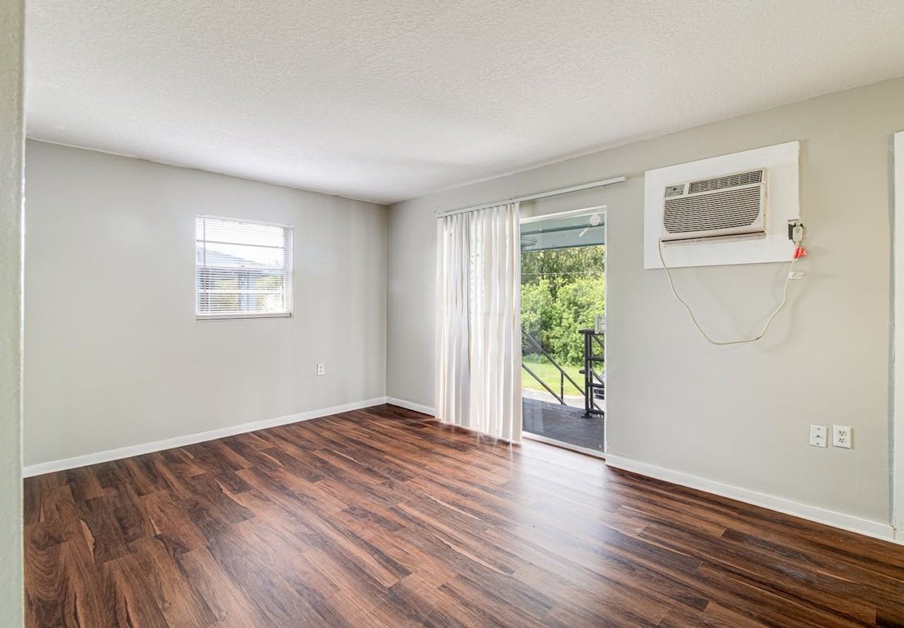 1341 W Point Dr - Photo 5 of 12