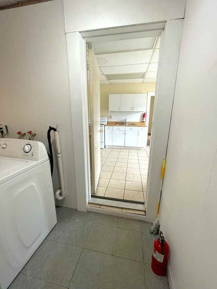 211 Ballard - Photo 5 of 31