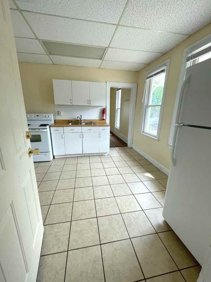 211 Ballard - Photo 6 of 31