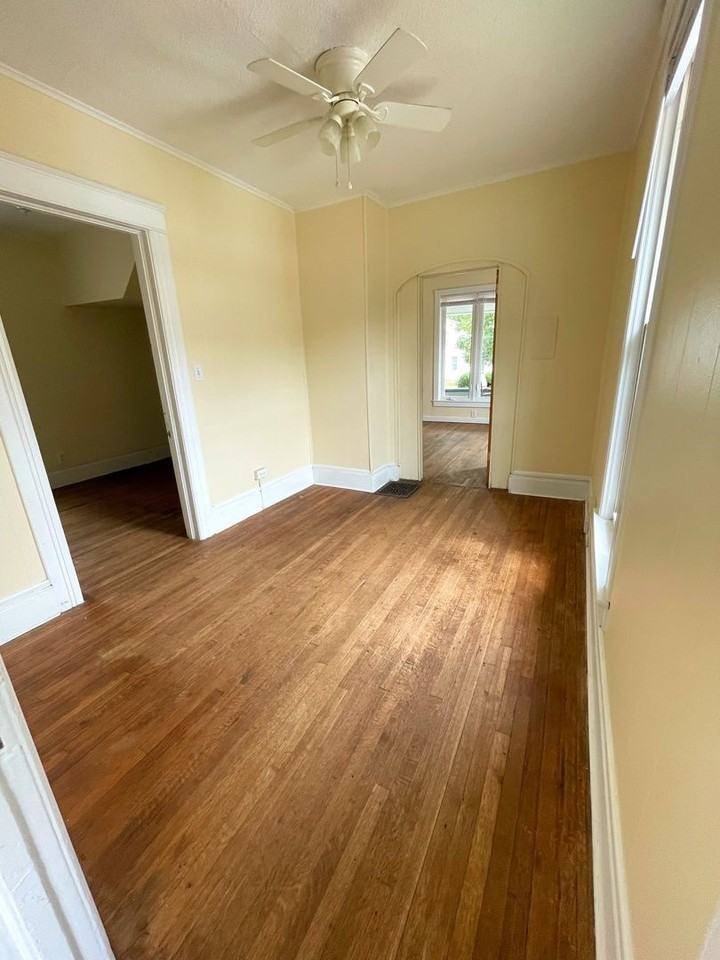 211 Ballard - Photo 7 of 31