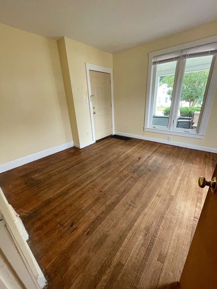 211 Ballard - Photo 6 of 31