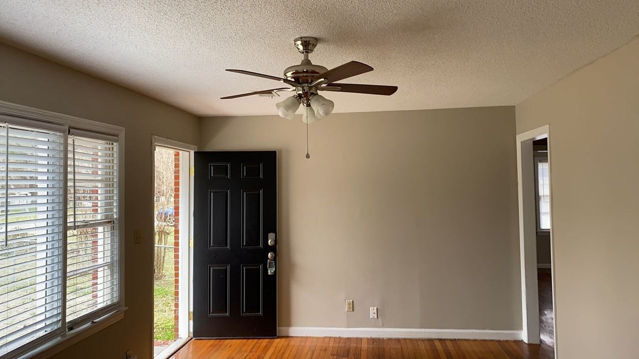 406 Delmont Dr - Photo 2 of 20