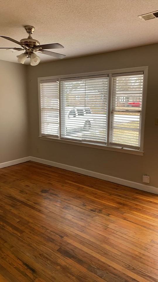 406 Delmont Dr - Photo 3 of 20