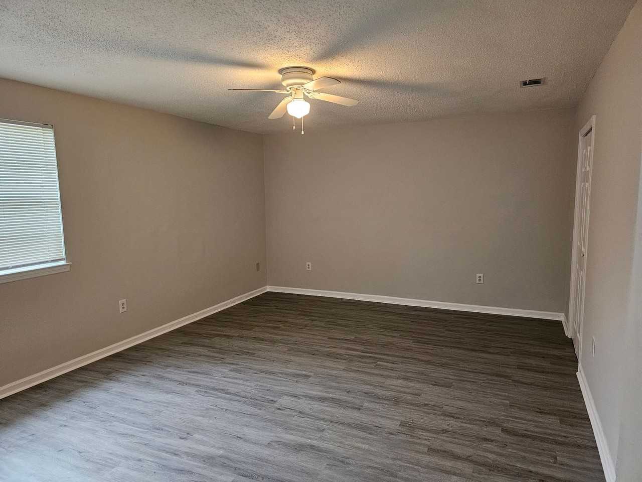 2318 Alabama Ave - Photo 4 of 16