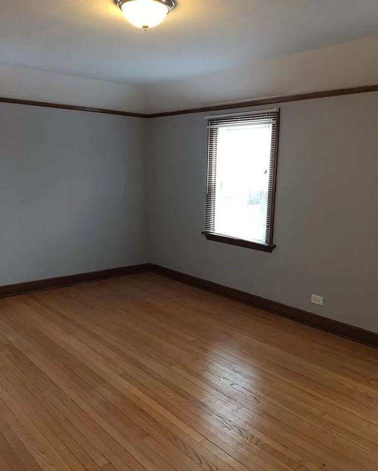 10730 S Avenue N - Photo 3 of 7