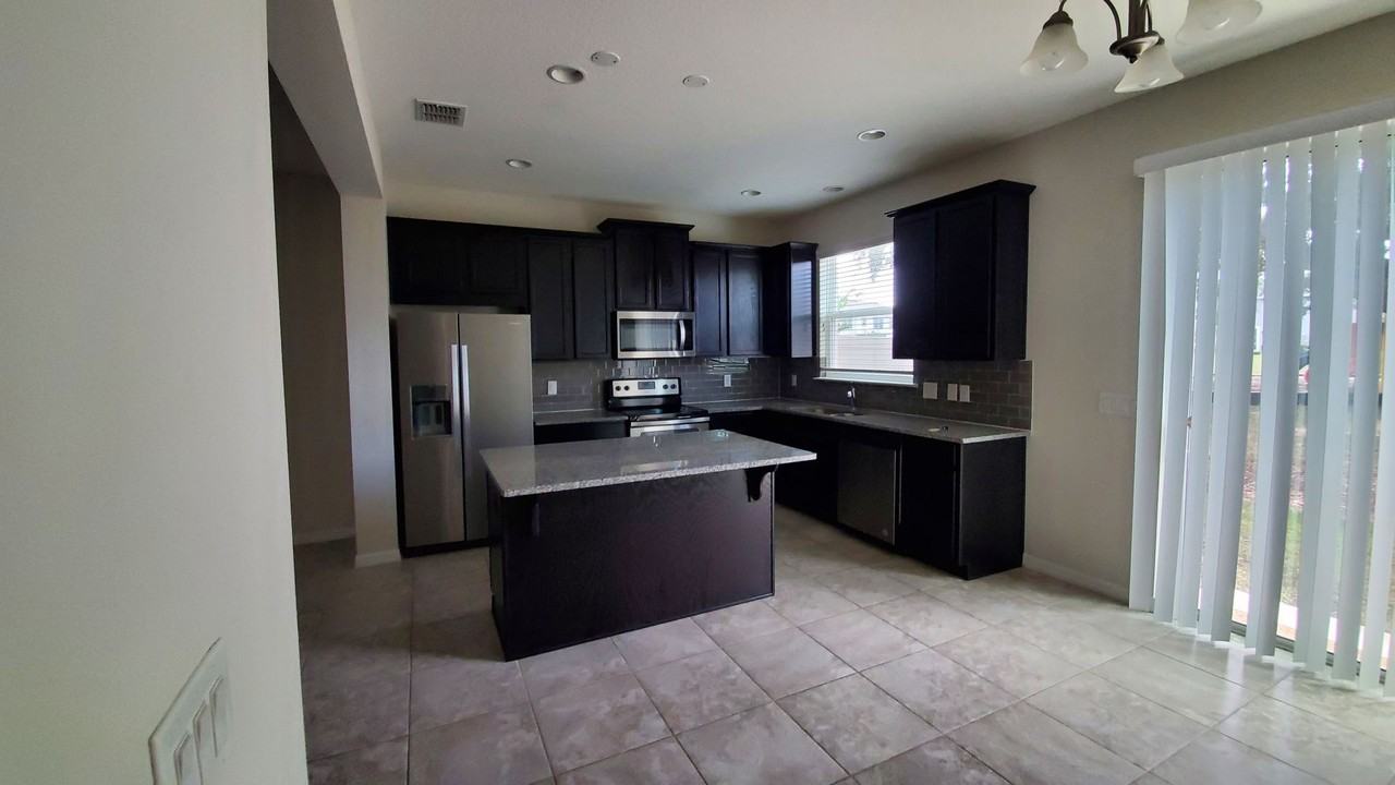 3545 Brighton Park Cir - Photo 5 of 12