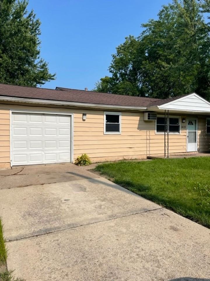 3819 Clifton Ave - Photo 3 of 37