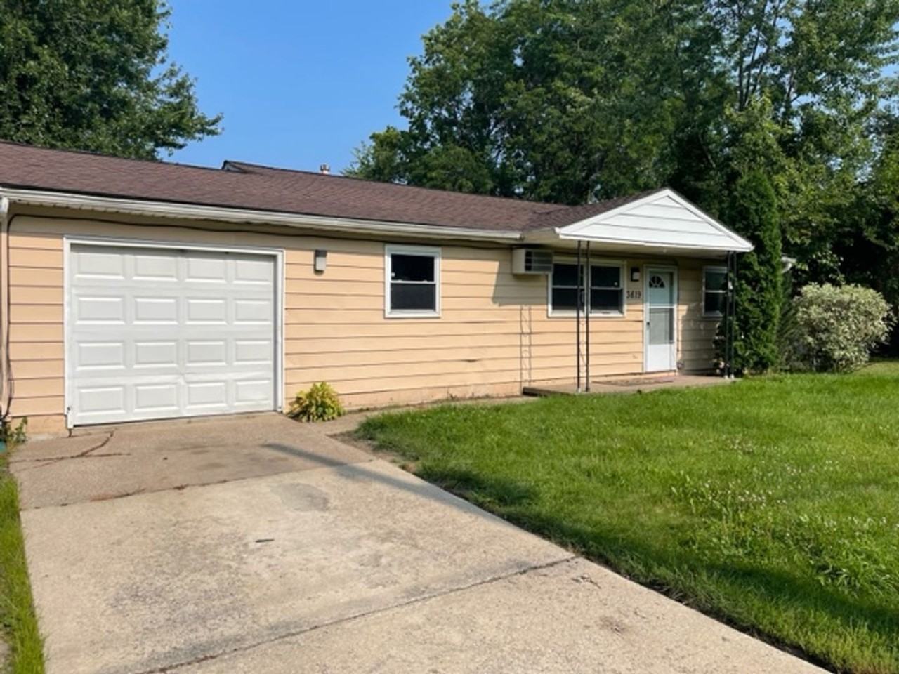 3819 Clifton Ave - Photo 5 of 37