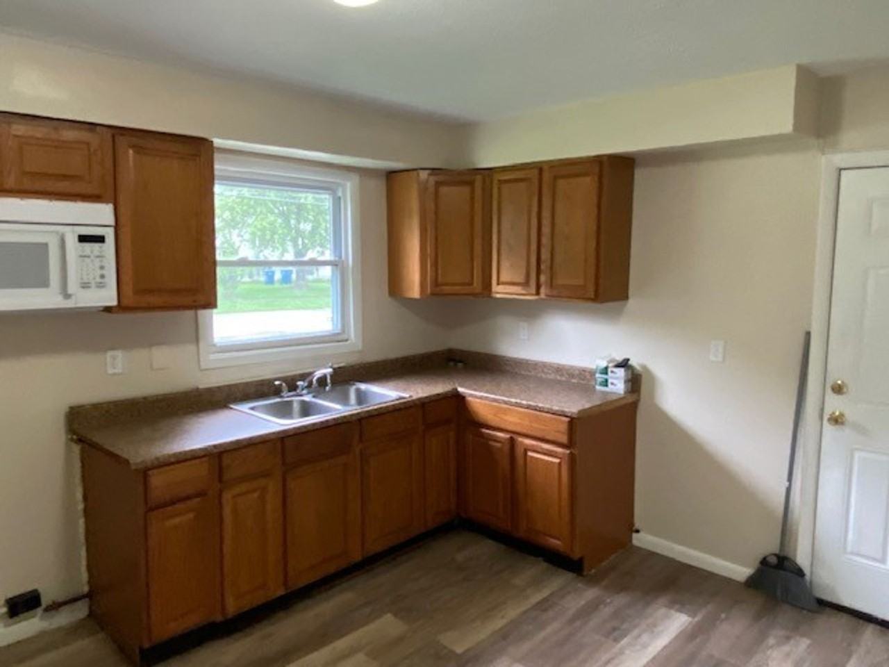 3819 Clifton Ave - Photo 6 of 37