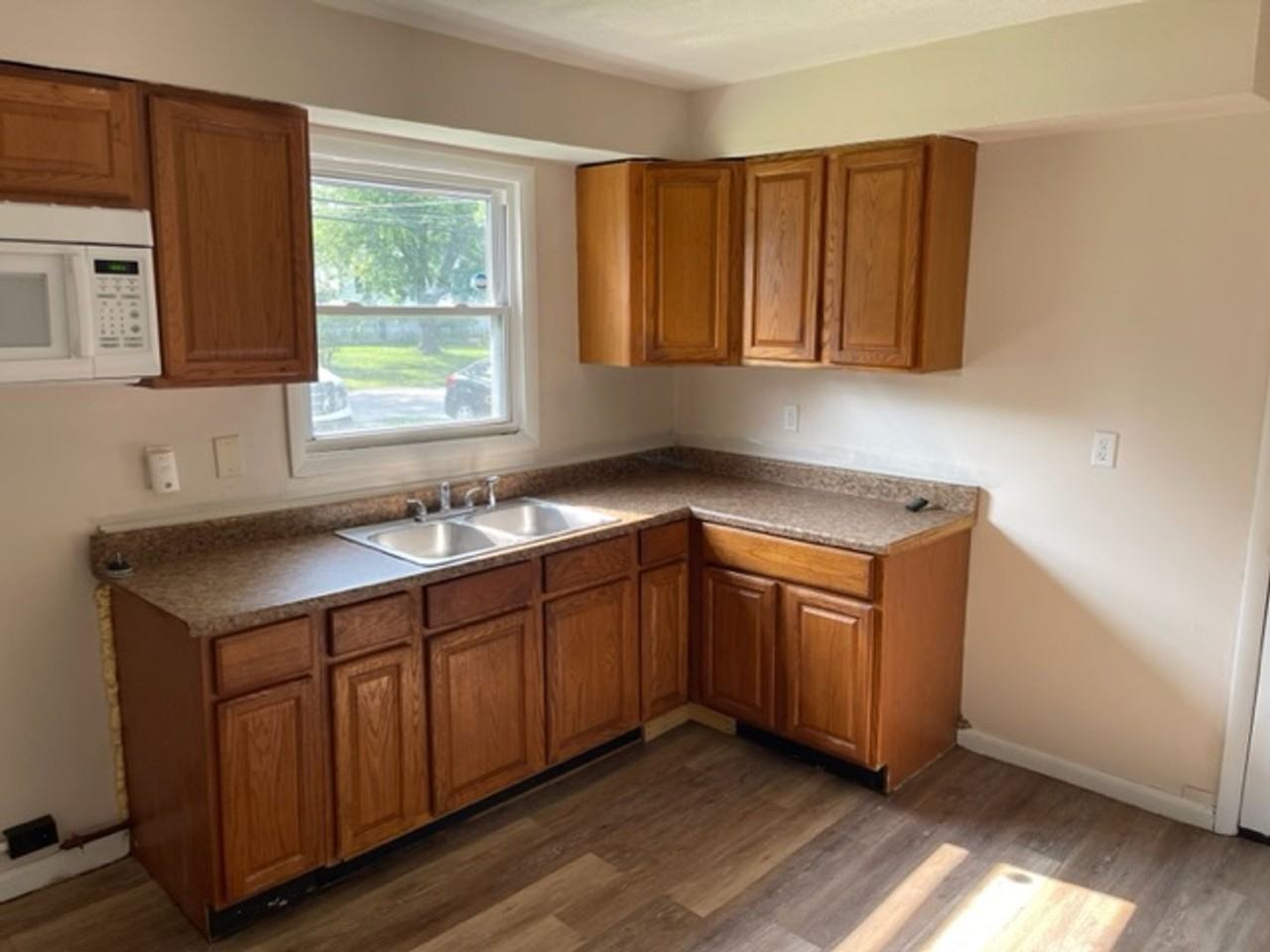 3819 Clifton Ave - Photo 7 of 37