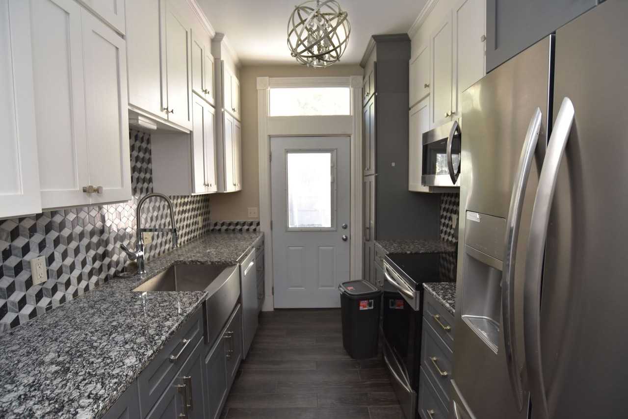 1407 Habersham St - Photo 5 of 18