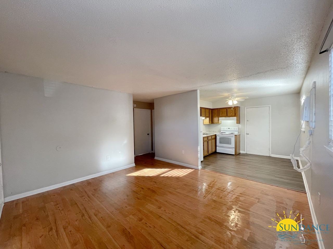 792 Navy St Apt B - Photo 2 of 10