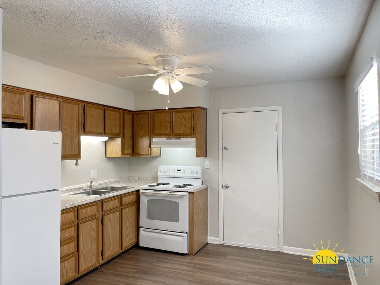 792 Navy St Apt B - Photo 3 of 10