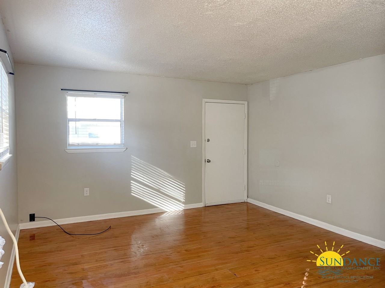 792 Navy St Apt B - Photo 4 of 10