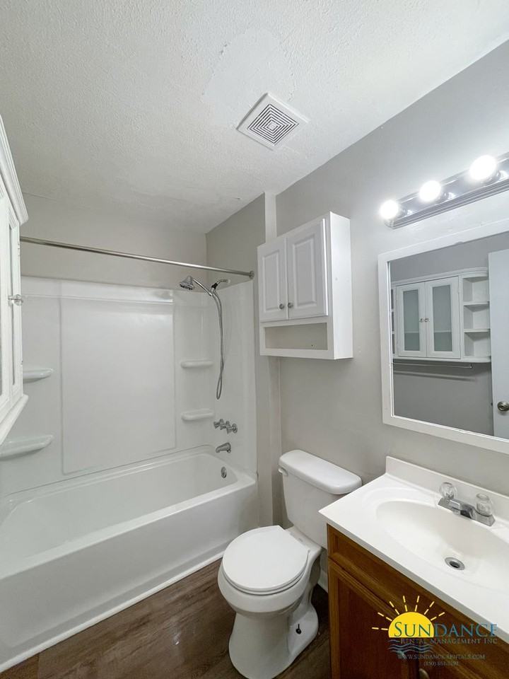 792 Navy St Apt B - Photo 5 of 10