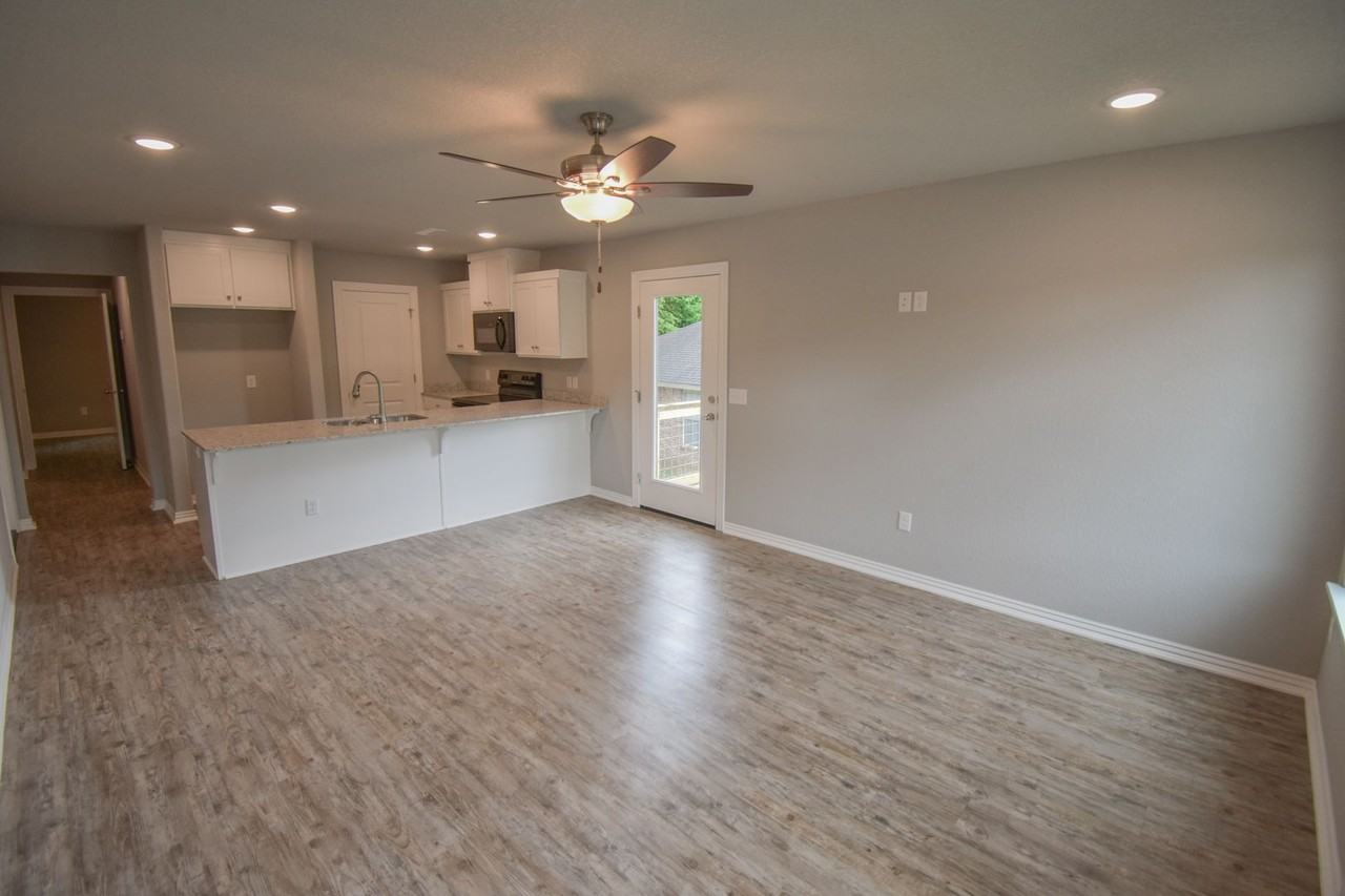 162 S Woodsprings Dr - Photo 3 of 13
