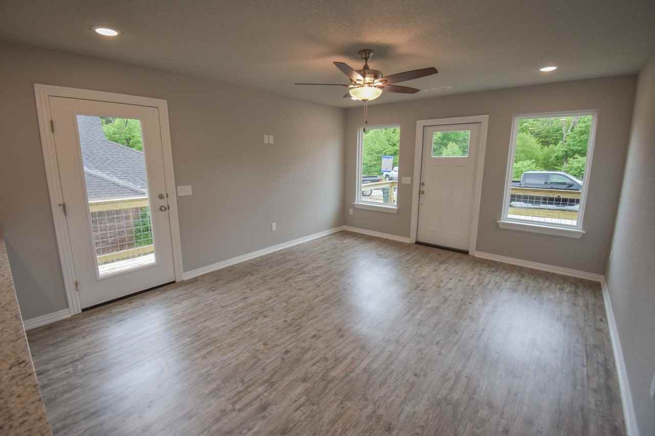 162 S Woodsprings Dr - Photo 5 of 13