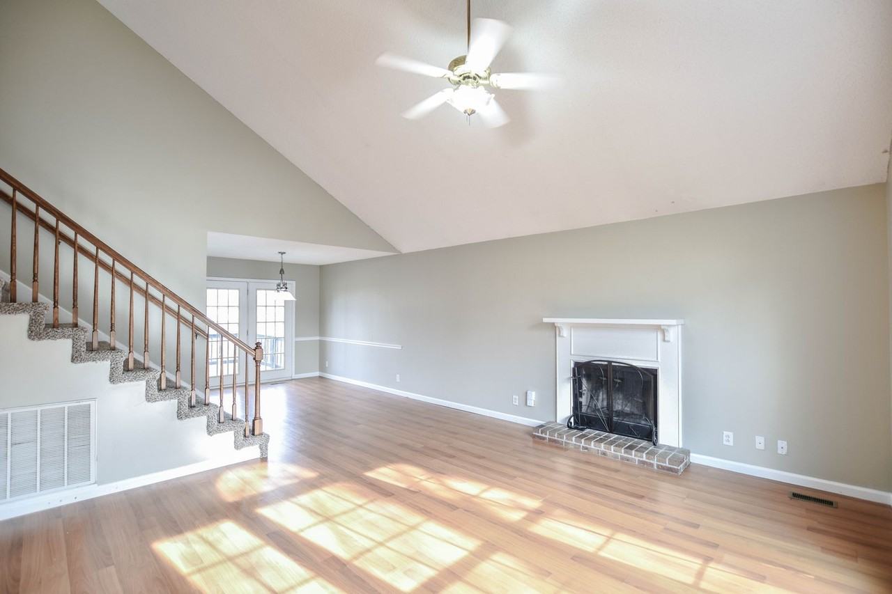 497 Steffi St - Photo 2 of 14