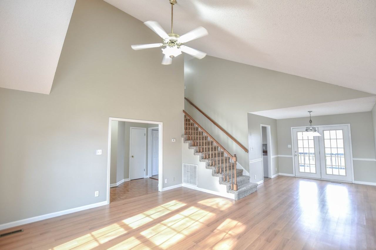 497 Steffi St - Photo 3 of 14