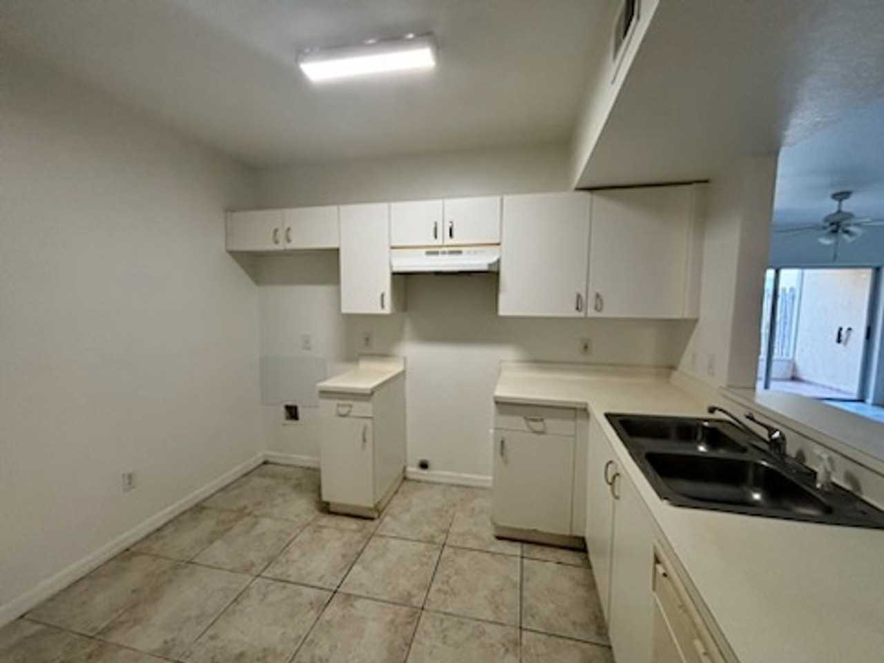 515 Villa Del Sol Cir - Photo 2 of 13