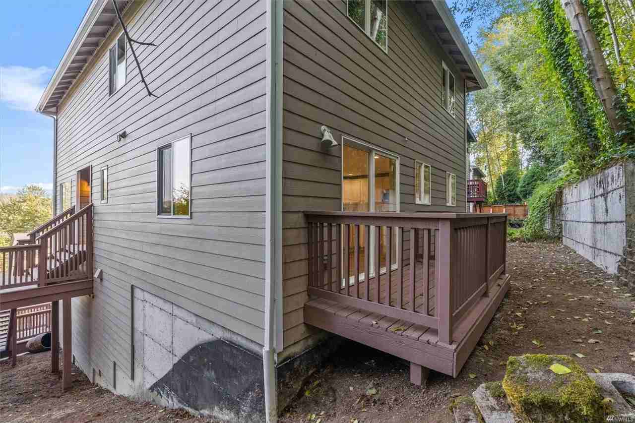 13815 Macadam Rd S - Photo 2 of 24