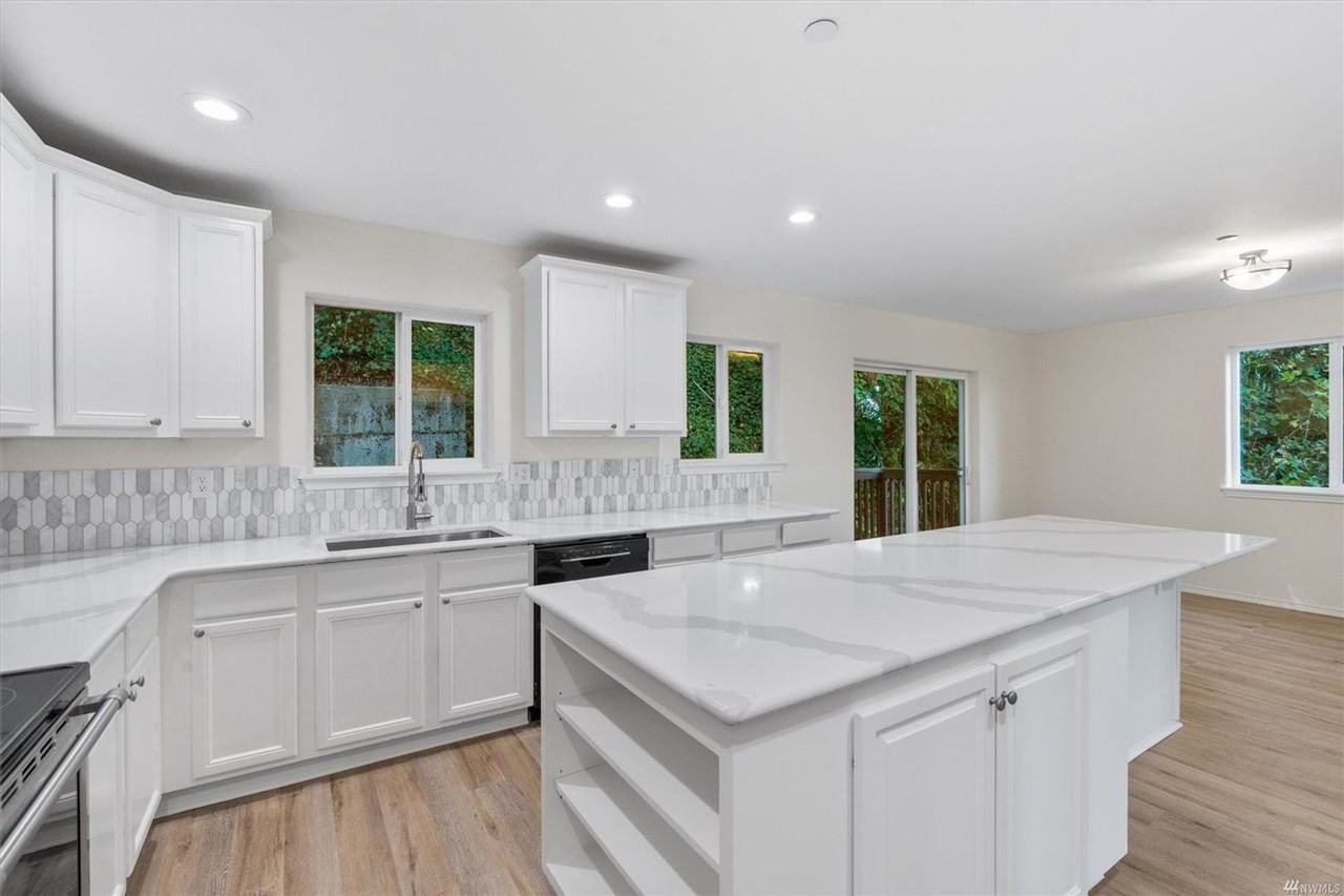 13815 Macadam Rd S - Photo 7 of 24