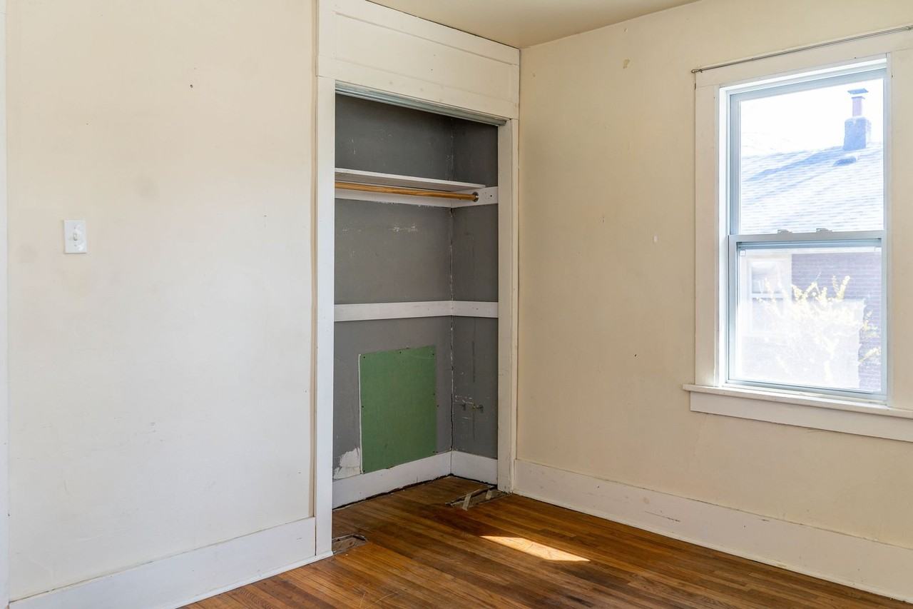 606 Paris Ct - Photo 3 of 37