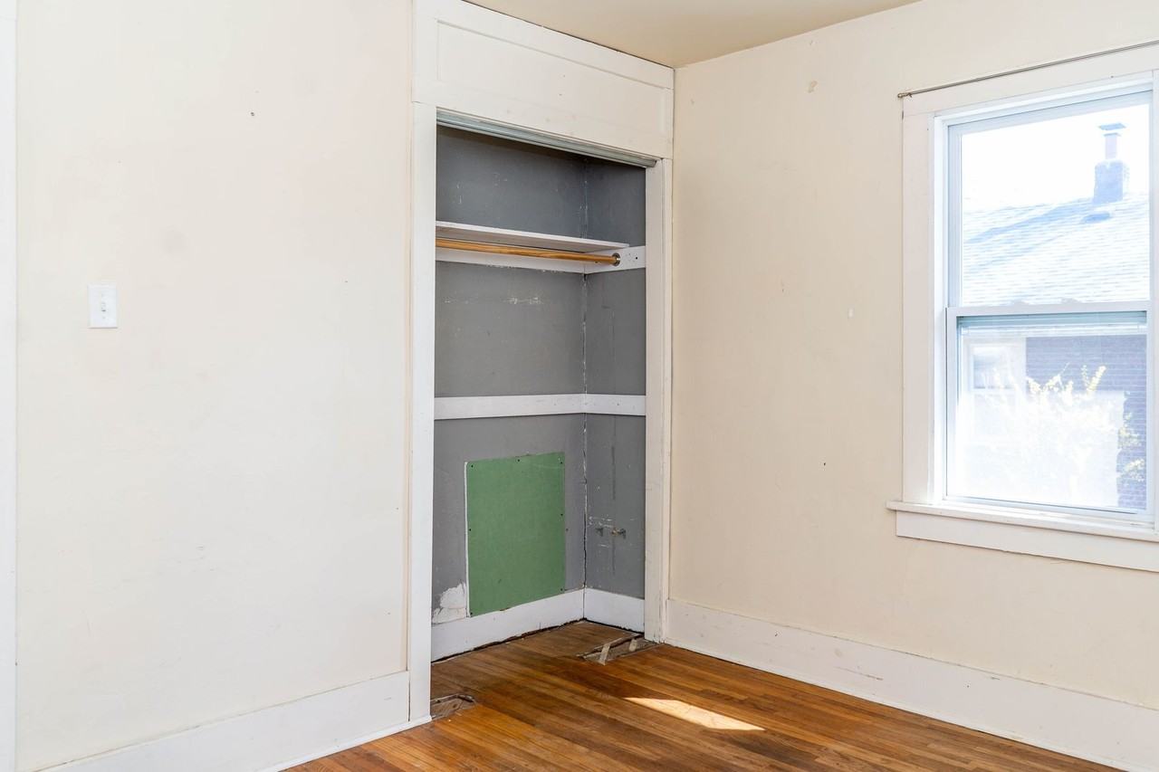 606 Paris Ct - Photo 6 of 37