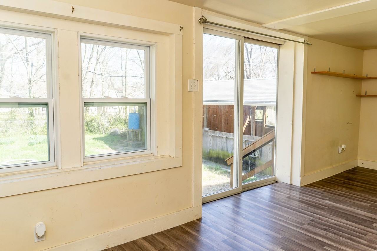 606 Paris Ct - Photo 5 of 37