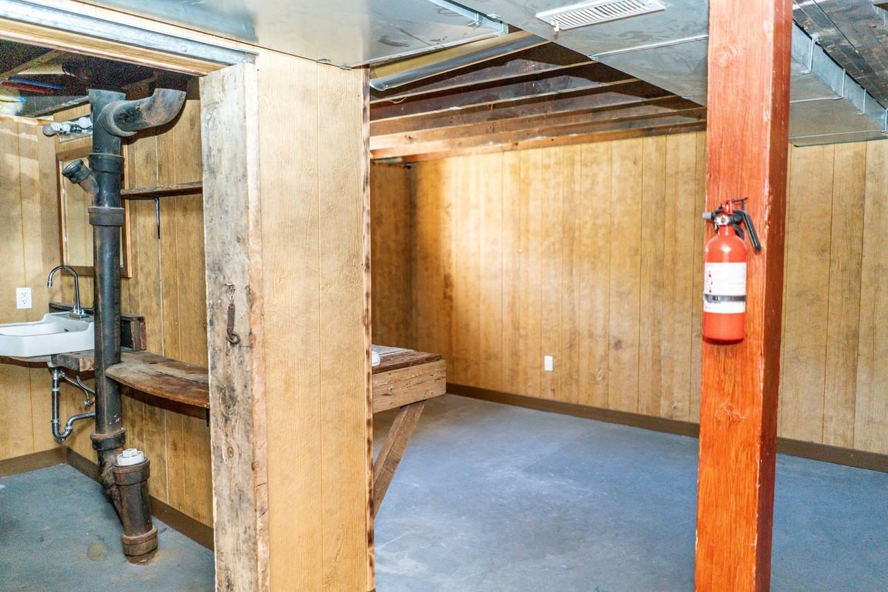 606 Paris Ct - Photo 4 of 37