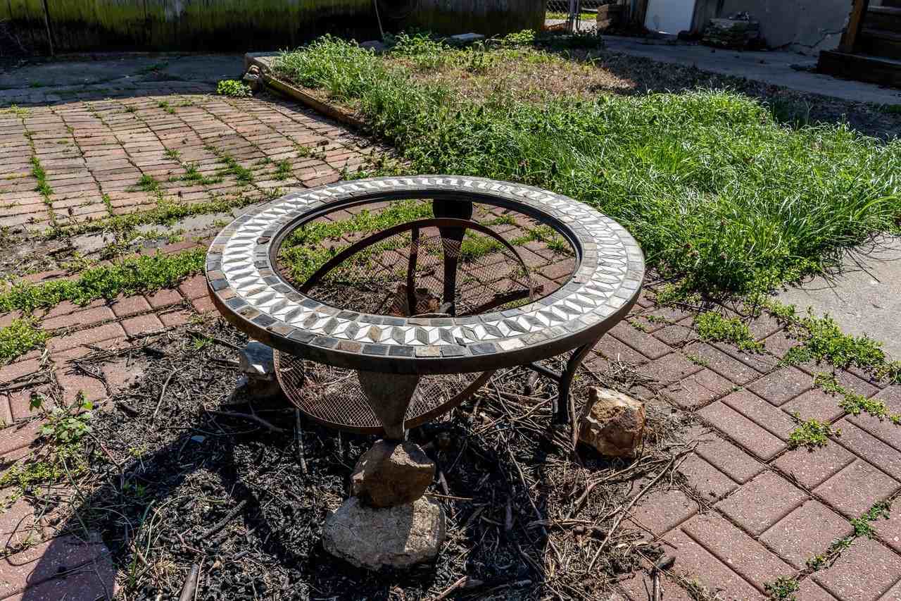 606 Paris Ct - Photo 5 of 37