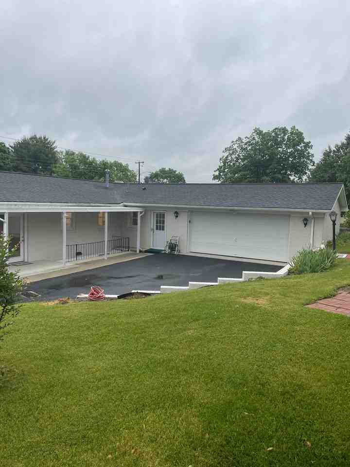 401 Houston St - Photo 2 of 41