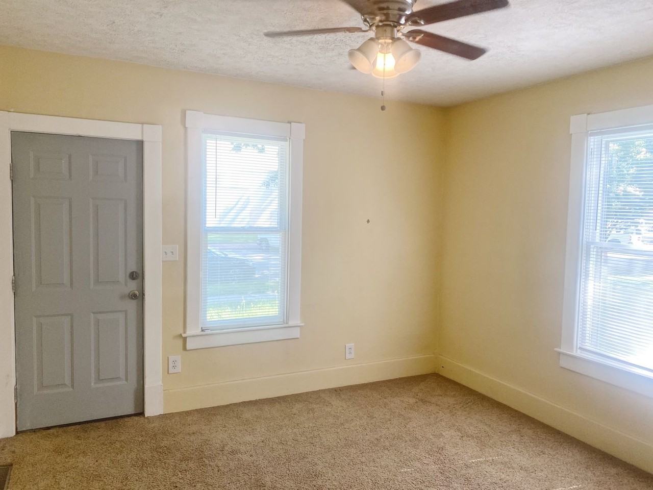 1127 Houston St - Photo 2 of 7