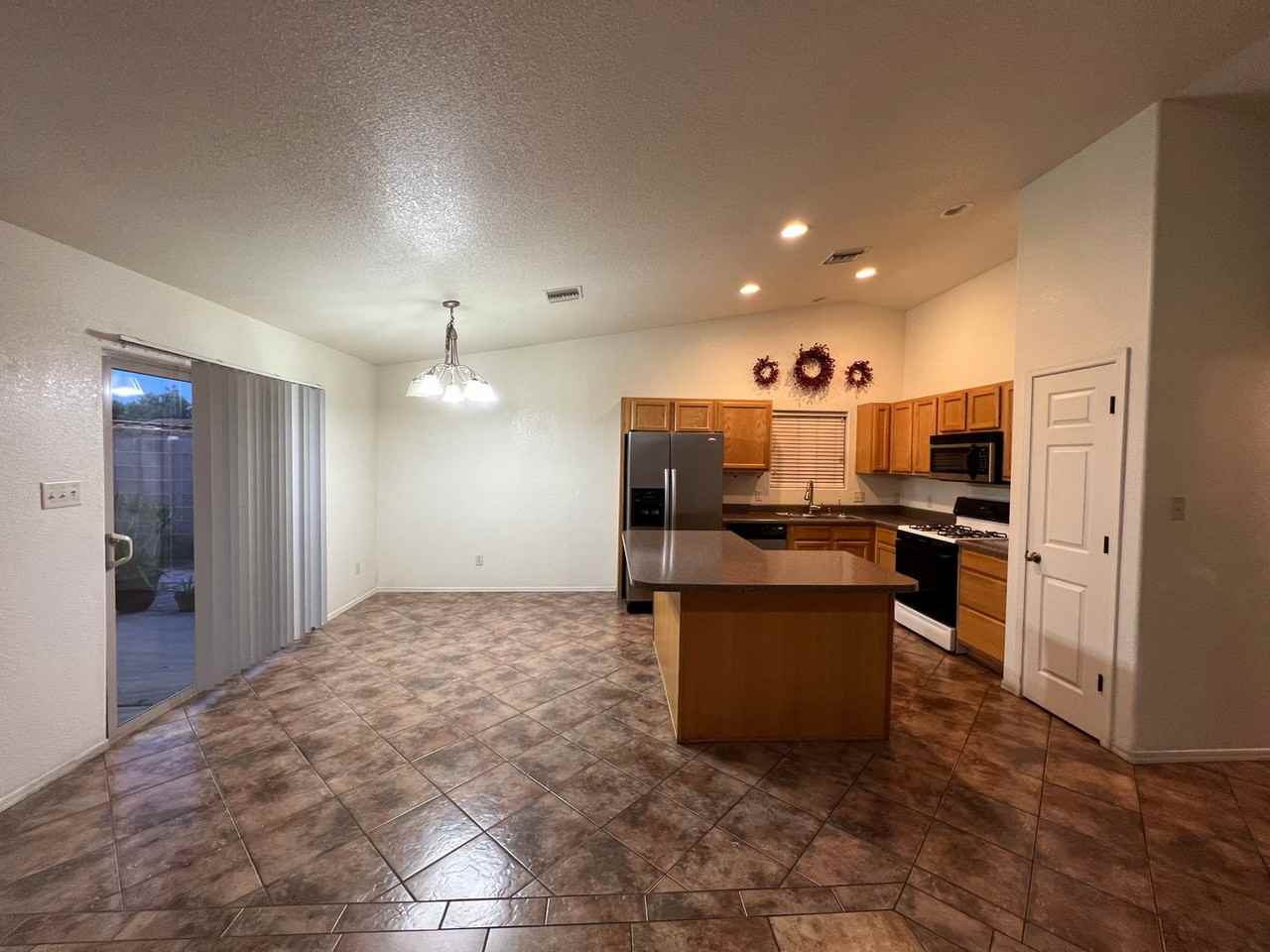 2685 S Tensleep Ave - Photo 3 of 27