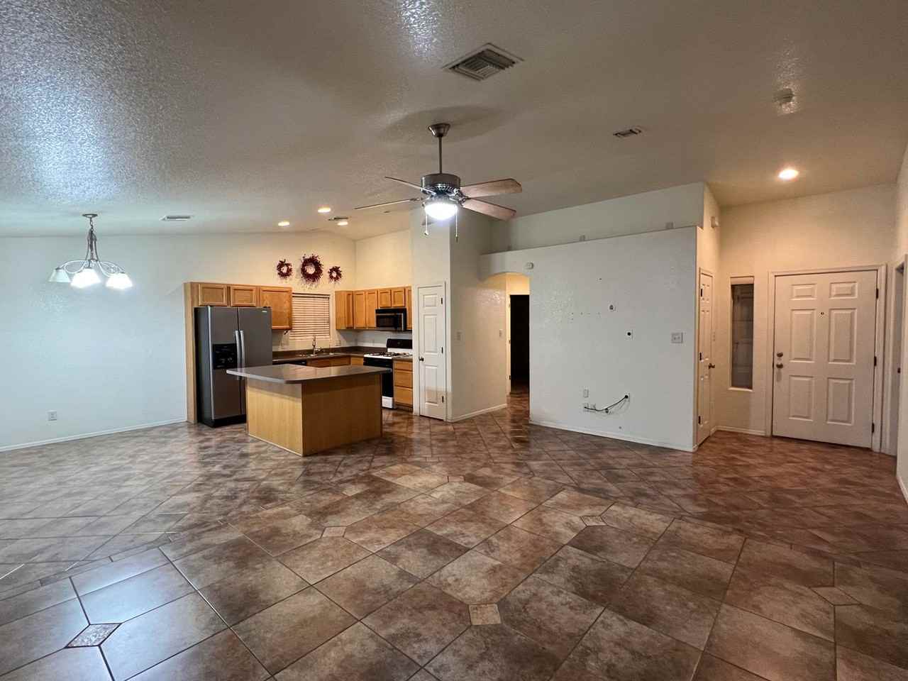 2685 S Tensleep Ave - Photo 4 of 27