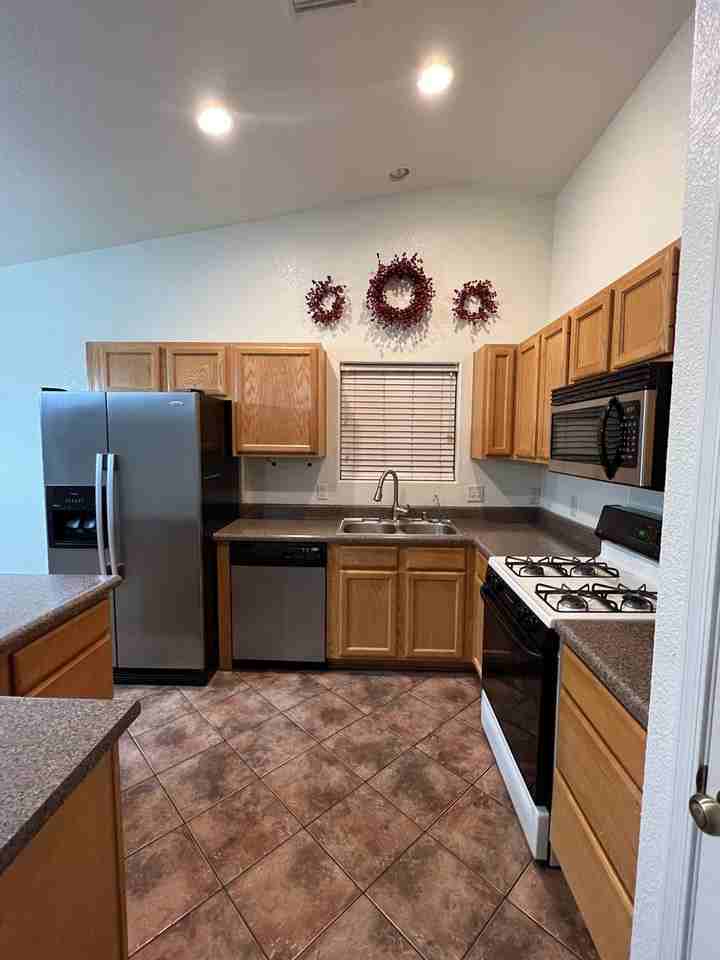 2685 S Tensleep Ave - Photo 6 of 27