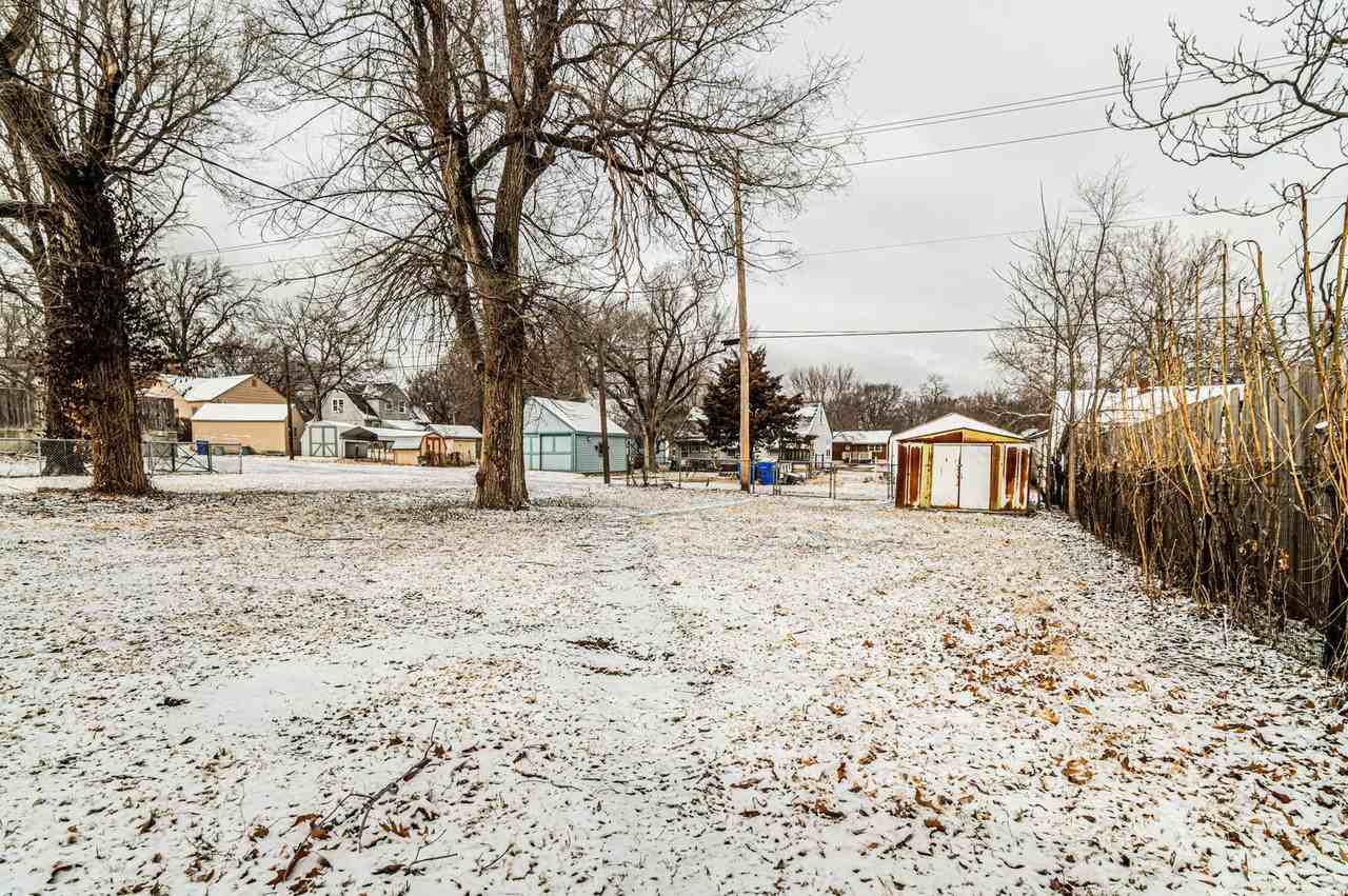 214 W Walnut St - Photo 2 of 20