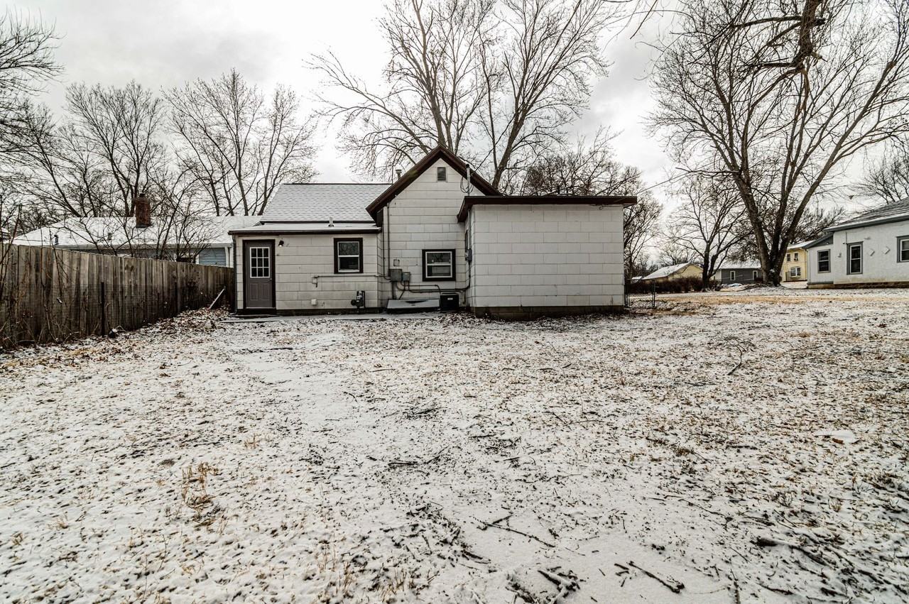 214 W Walnut St - Photo 4 of 20