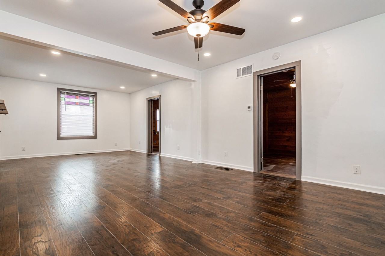 214 W Walnut St - Photo 6 of 20