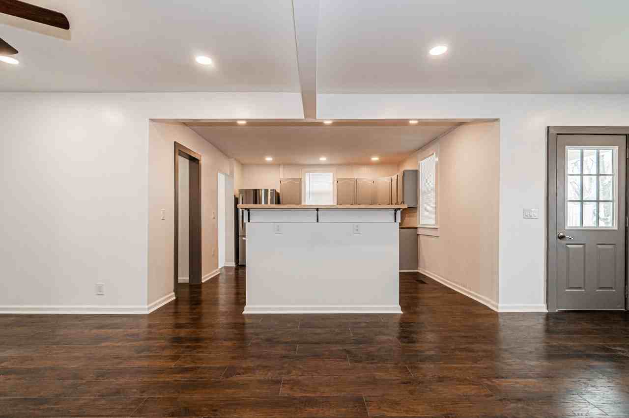 214 W Walnut St - Photo 7 of 20