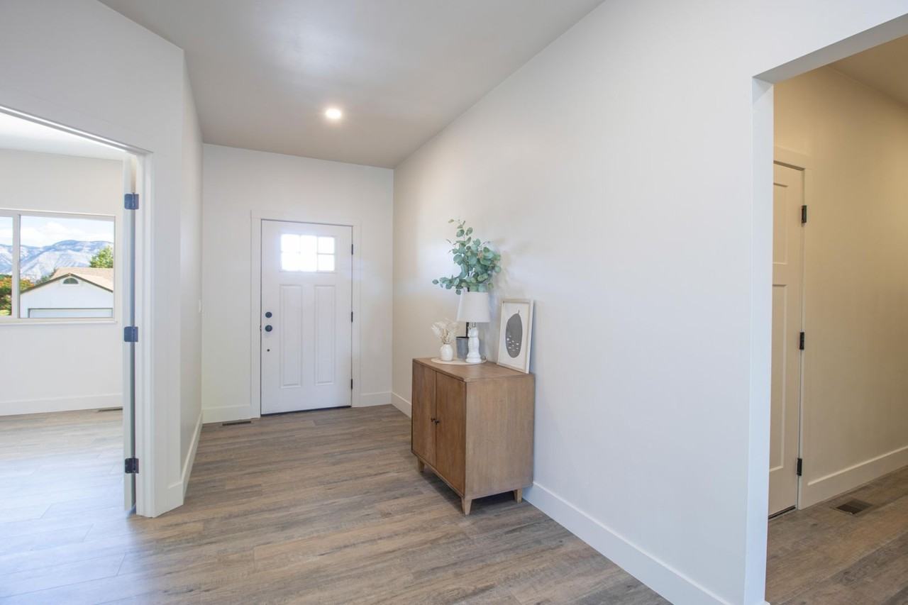 577 Ponderosa Cir - Photo 4 of 22