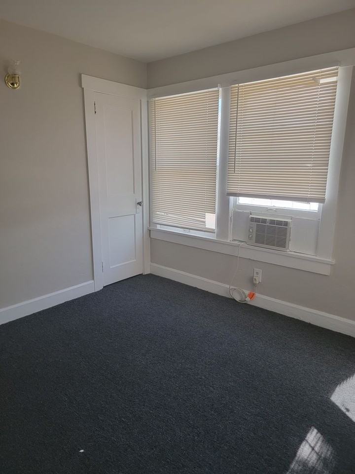 894 13th Ave S - Photo 5 of 33