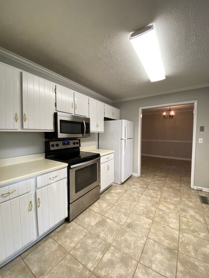 1032 Emory Pl - Photo 5 of 15