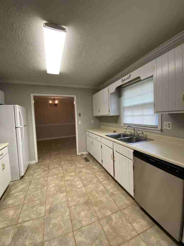 1032 Emory Pl - Photo 6 of 15