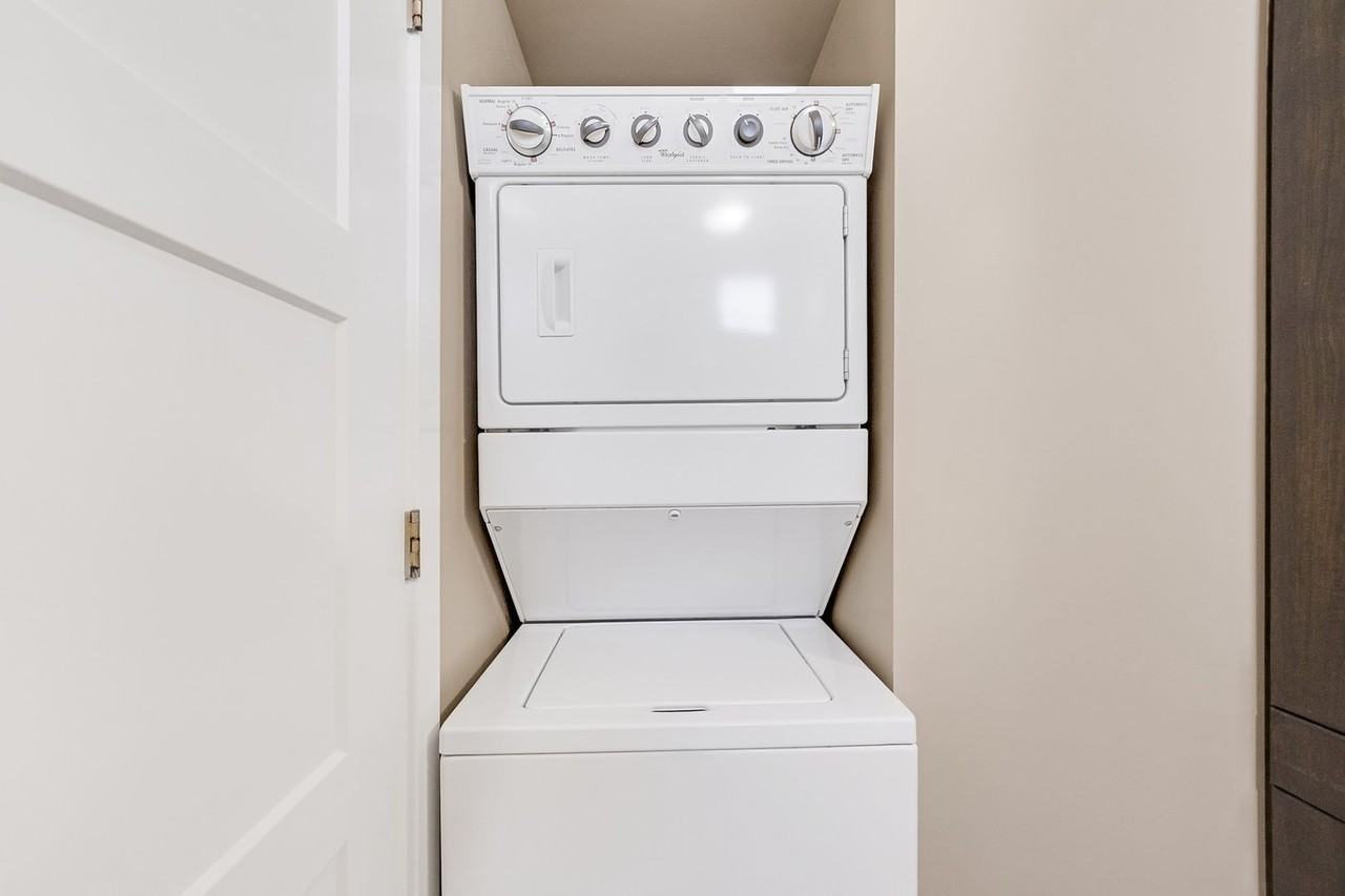 2598 E 20th St #202 - Photo 5 of 7