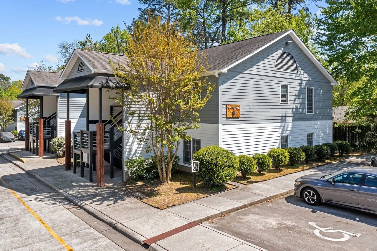 943 Morreene Road - Photo 2 of 24