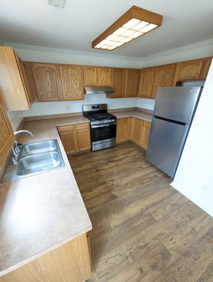 204 Burgundy Rd - Photo 5 of 15