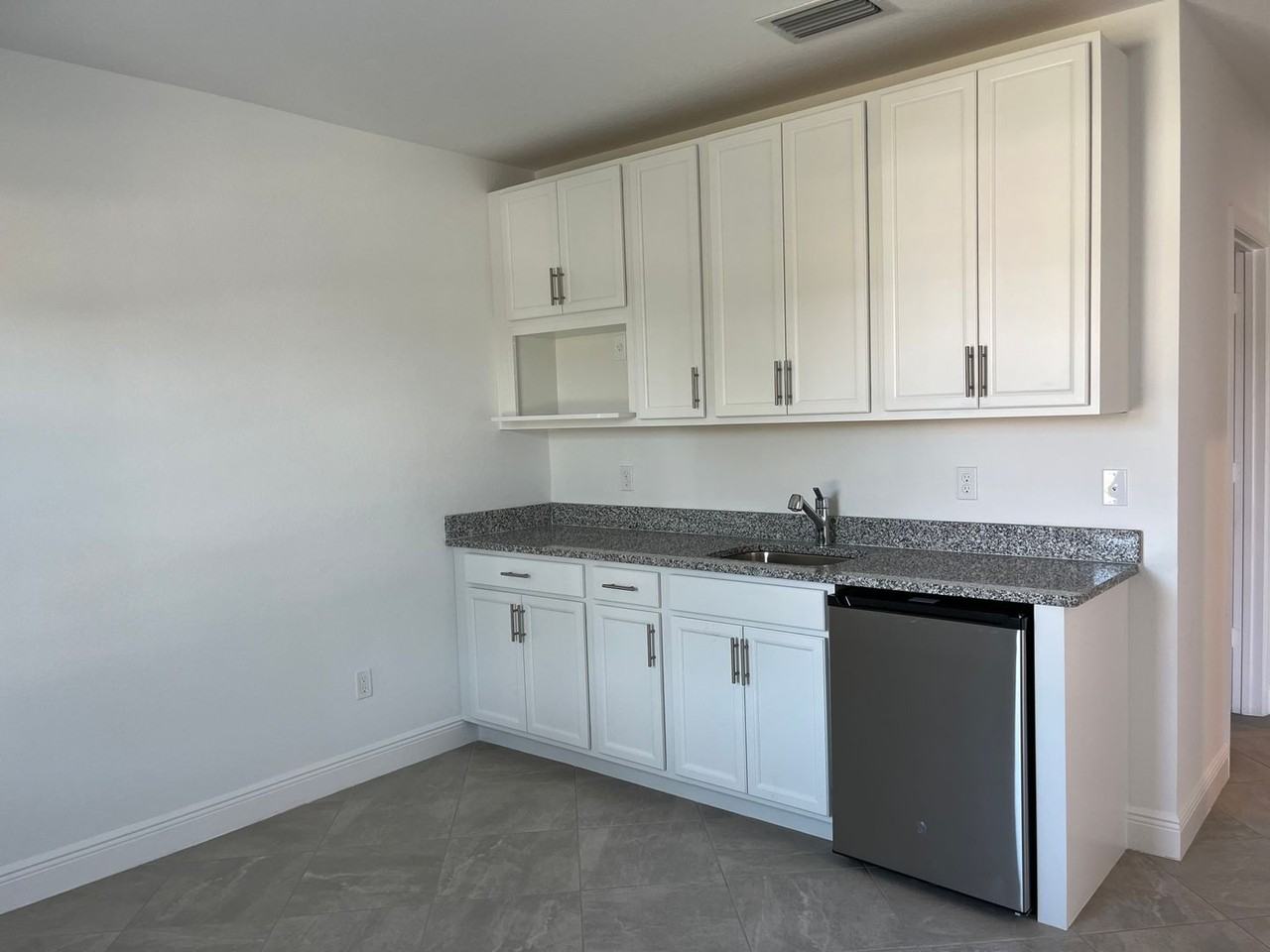 2156 Sw Cameo Blvd - Photo 6 of 32