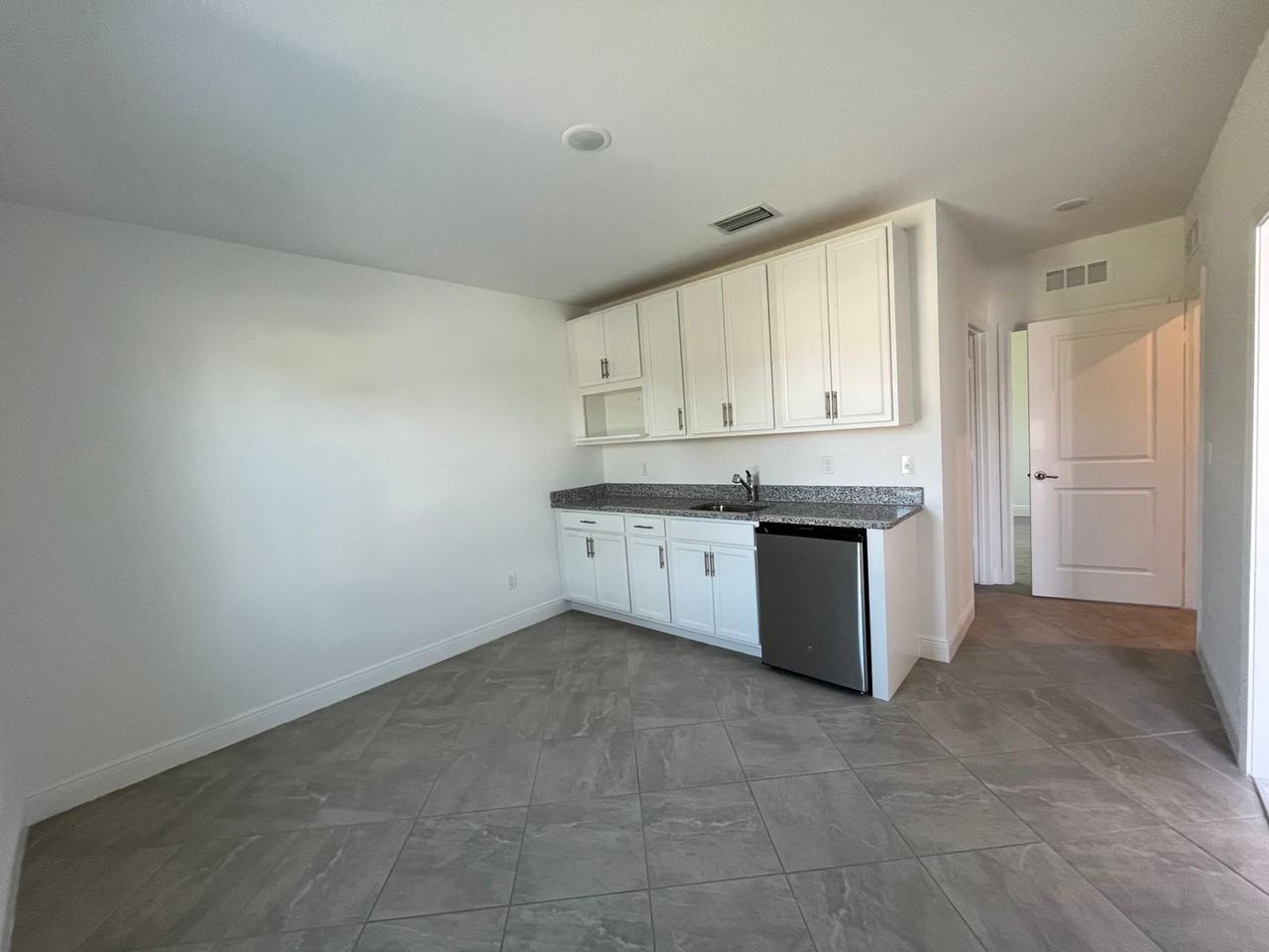 2156 Sw Cameo Blvd - Photo 7 of 32